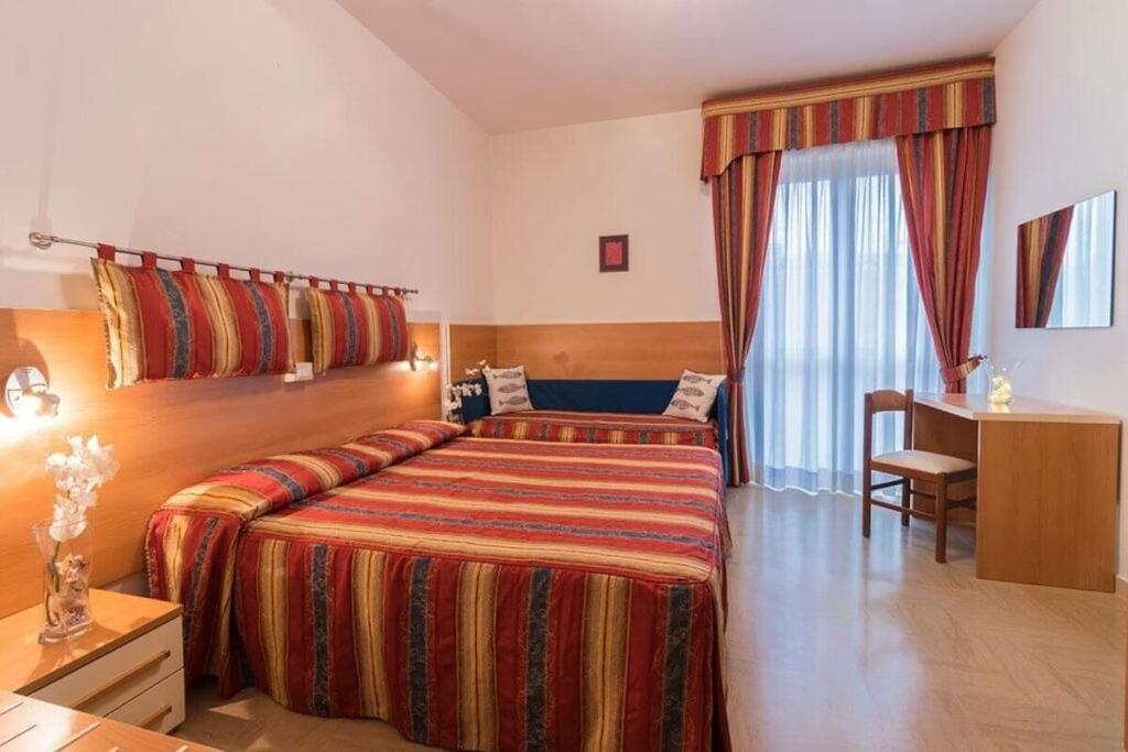 Hotel Corallo Джулианова Экстерьер фото